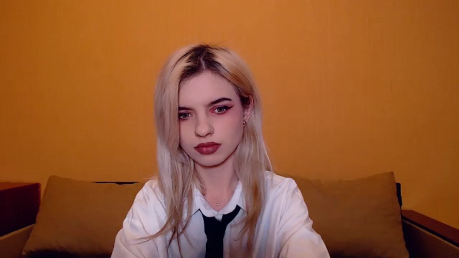 Gallery image thumbnail from Erineys's myfreecams stream on, 11/20/2023, 15:14 image 5 of 20