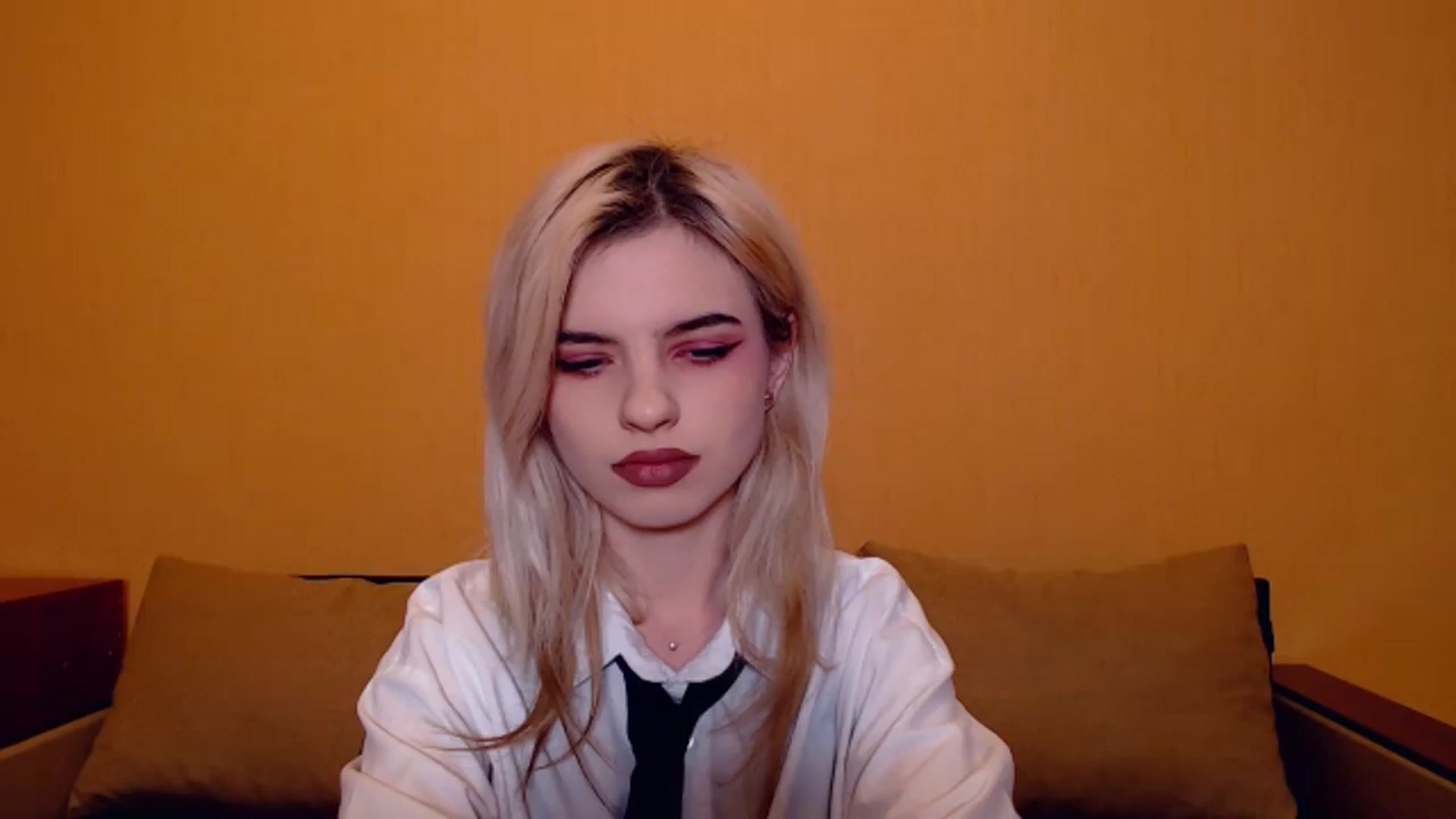 Gallery image thumbnail from Erineys's myfreecams stream on, 11/20/2023, 15:14 image 14 of 20