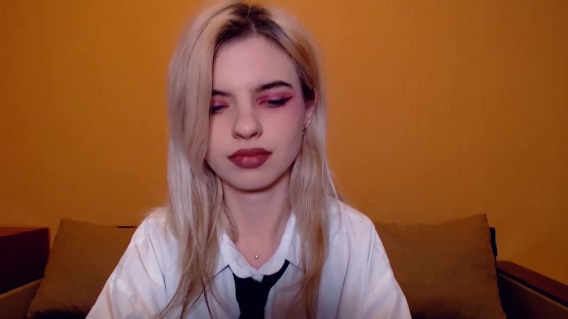 Gallery image thumbnail from Erineys's myfreecams stream on, 11/20/2023, 15:14 image 2 of 20