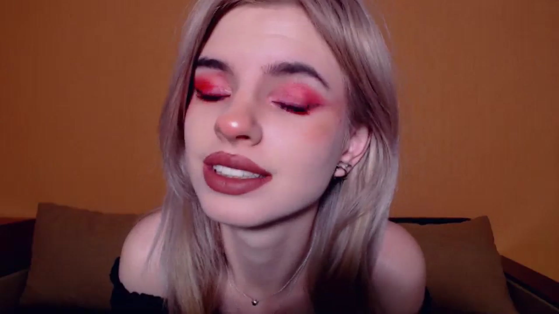 Gallery image thumbnail from Erineys's myfreecams stream on, 11/24/2023, 14:12 image 2 of 20