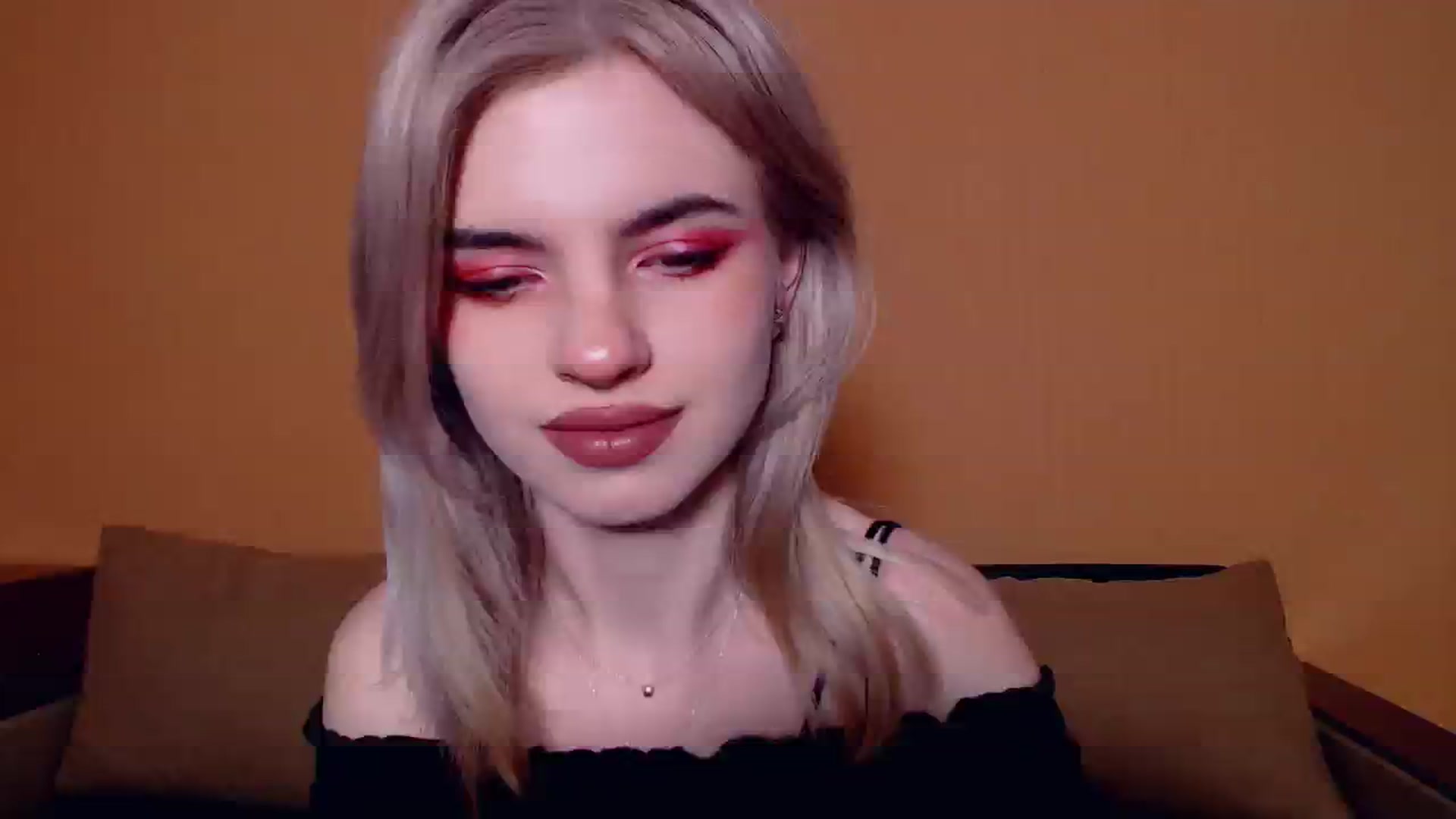 Gallery image thumbnail from Erineys's myfreecams stream on, 11/24/2023, 14:12 image 1 of 20