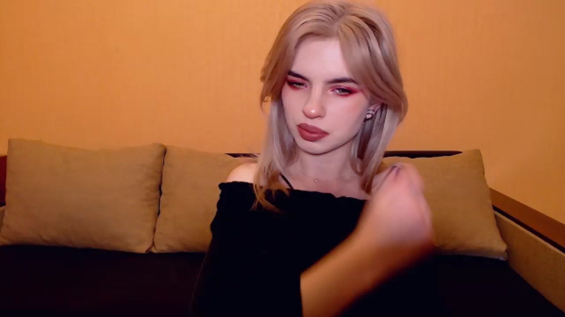 Gallery image thumbnail from Erineys's myfreecams stream on, 11/24/2023, 16:16 image 1 of 20