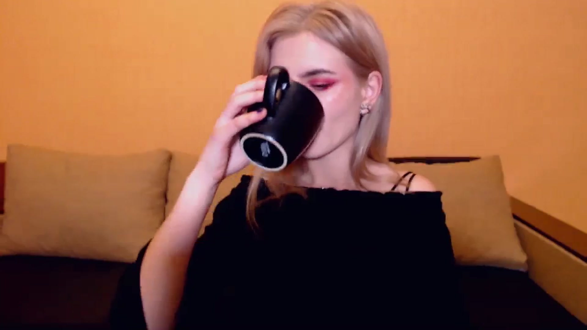 Gallery image thumbnail from Erineys's myfreecams stream on, 11/24/2023, 16:16 image 3 of 20