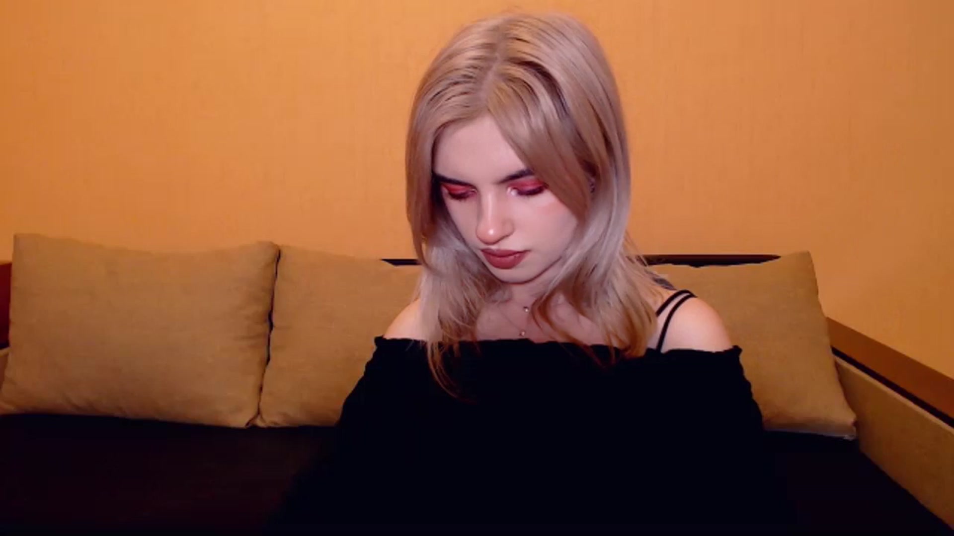 Gallery image thumbnail from Erineys's myfreecams stream on, 11/24/2023, 16:16 image 6 of 20