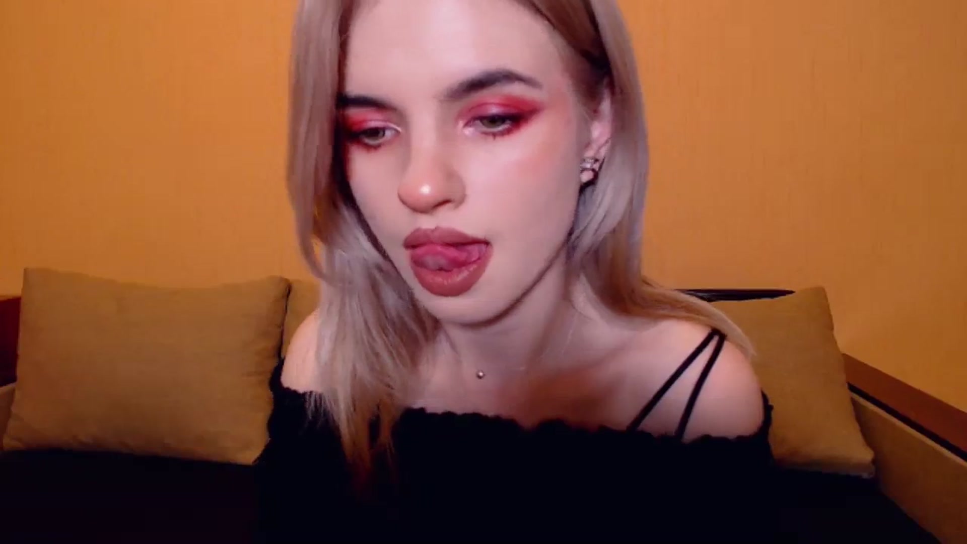 Gallery image thumbnail from Erineys's myfreecams stream on, 11/24/2023, 16:16 image 8 of 20