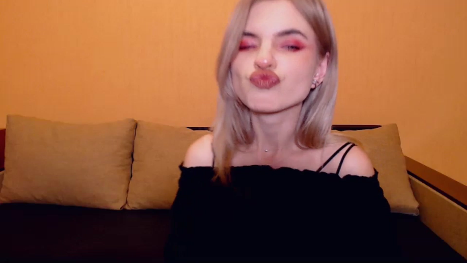 Gallery image thumbnail from Erineys's myfreecams stream on, 11/24/2023, 16:16 image 7 of 20