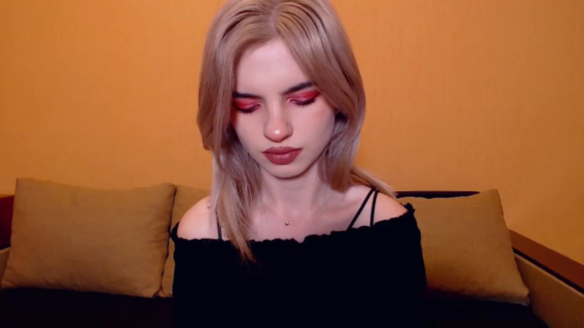 Gallery image thumbnail from Erineys's myfreecams stream on, 11/24/2023, 16:16 image 14 of 20