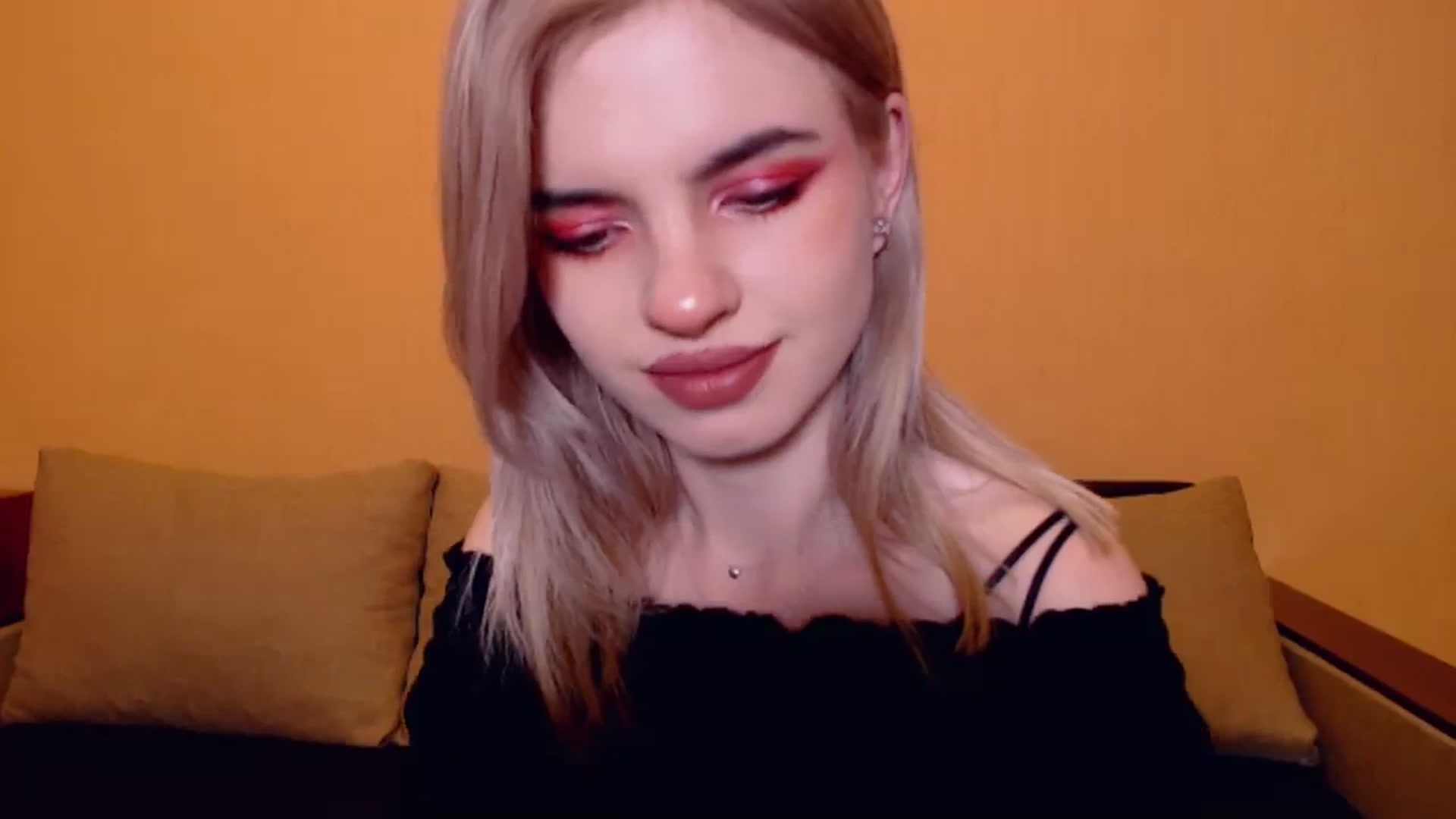 Gallery image thumbnail from Erineys's myfreecams stream on, 11/24/2023, 16:16 image 10 of 20