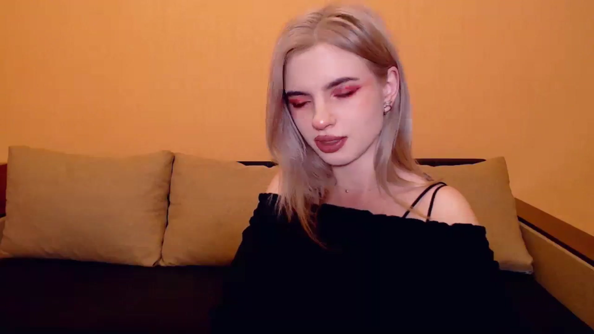 Gallery image thumbnail from Erineys's myfreecams stream on, 11/24/2023, 16:16 image 4 of 20