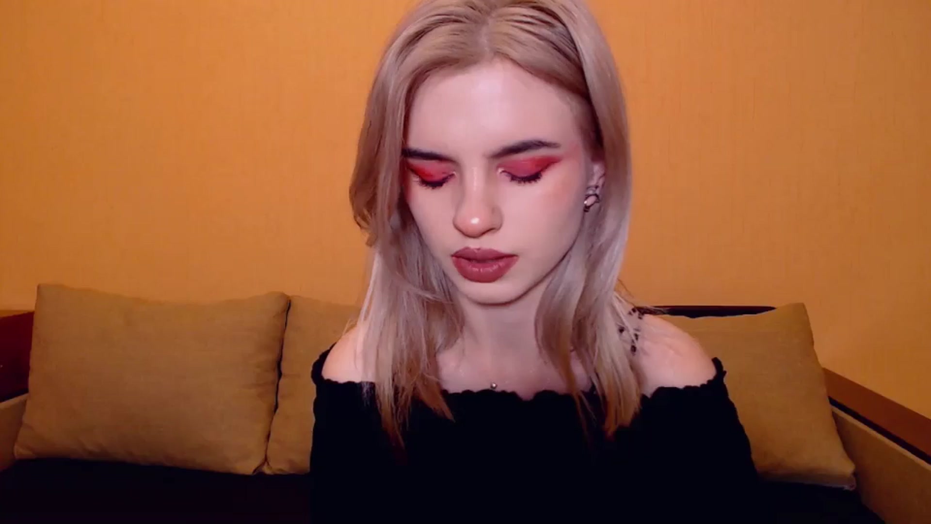 Gallery image thumbnail from Erineys's myfreecams stream on, 11/24/2023, 16:16 image 18 of 20