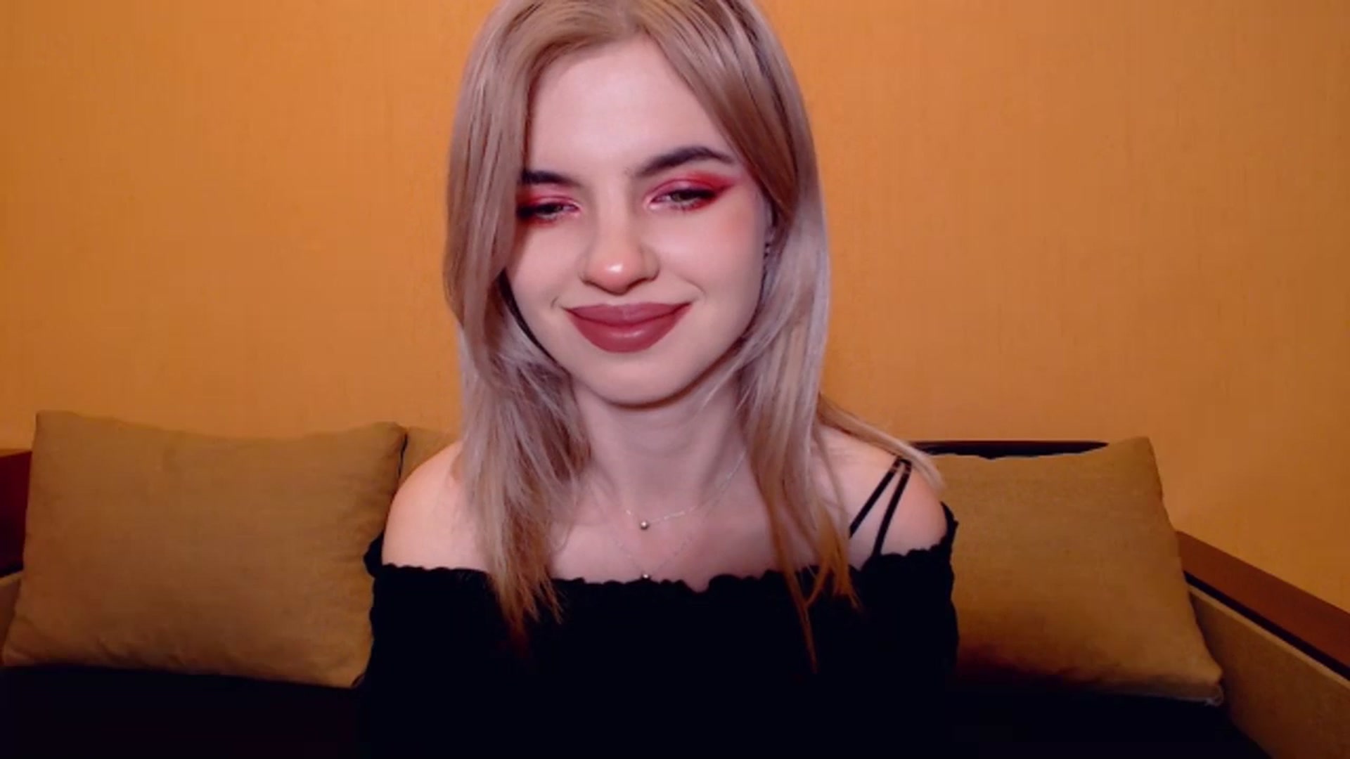 Gallery image thumbnail from Erineys's myfreecams stream on, 11/24/2023, 16:16 image 11 of 20
