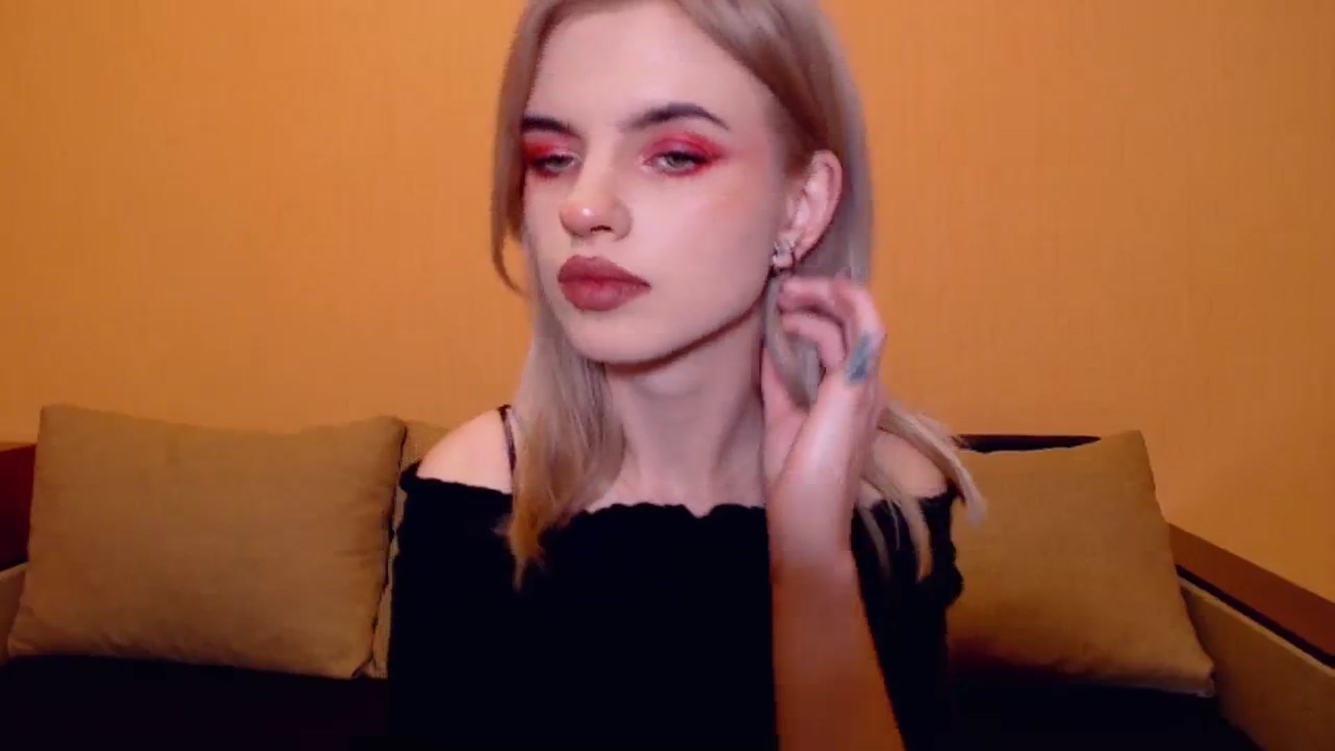 Gallery image thumbnail from Erineys's myfreecams stream on, 11/24/2023, 16:16 image 16 of 20