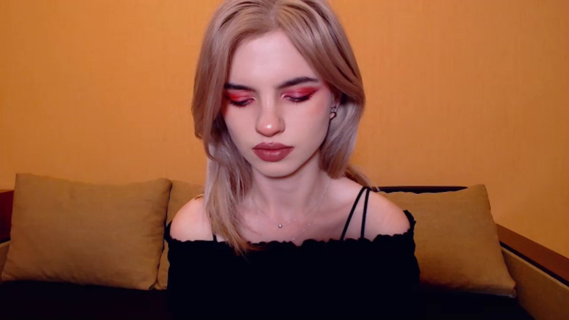 Gallery image thumbnail from Erineys's myfreecams stream on, 11/24/2023, 16:16 image 13 of 20