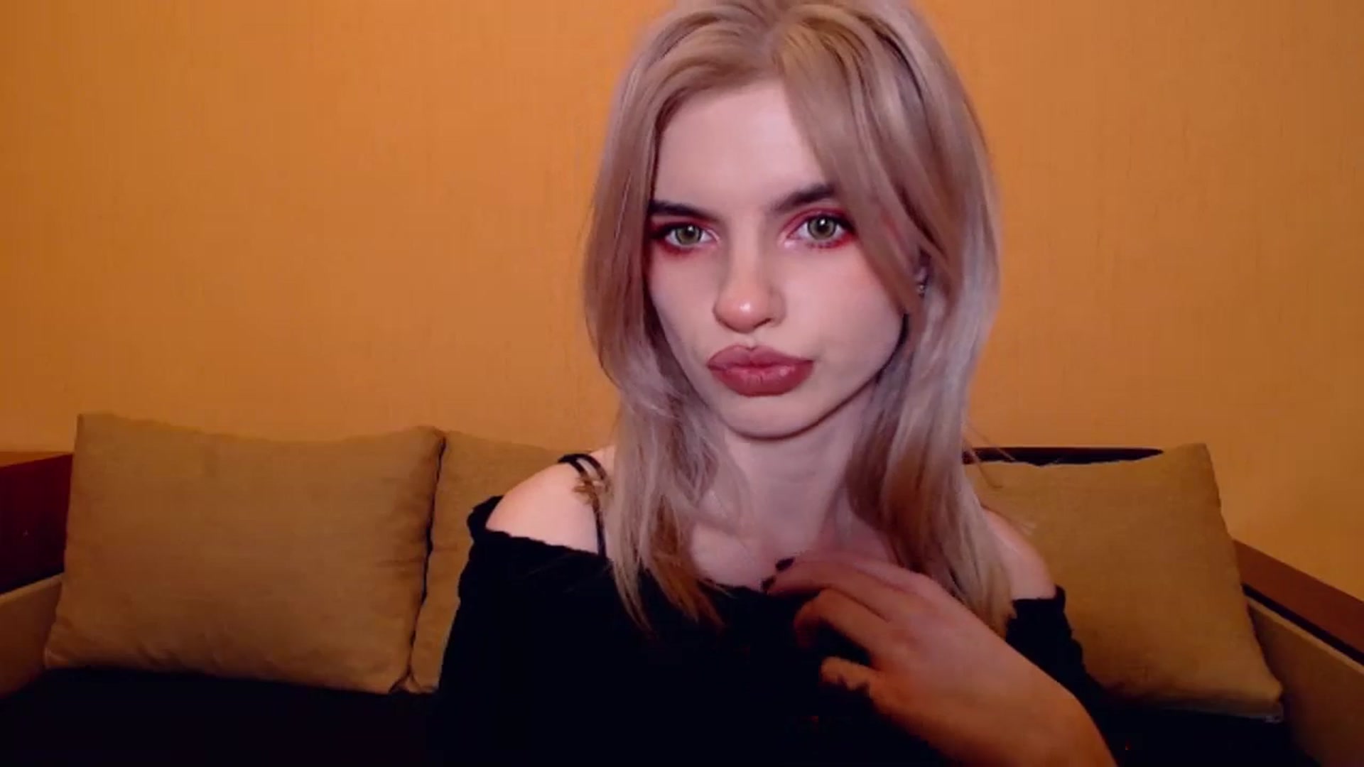 Gallery image thumbnail from Erineys's myfreecams stream on, 11/24/2023, 17:06 image 18 of 20