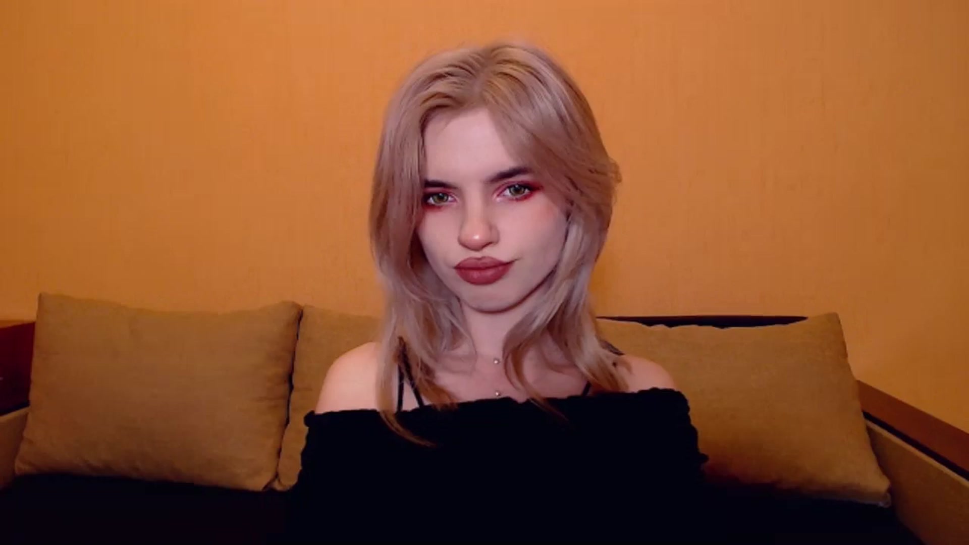 Gallery image thumbnail from Erineys's myfreecams stream on, 11/24/2023, 17:06 image 2 of 20