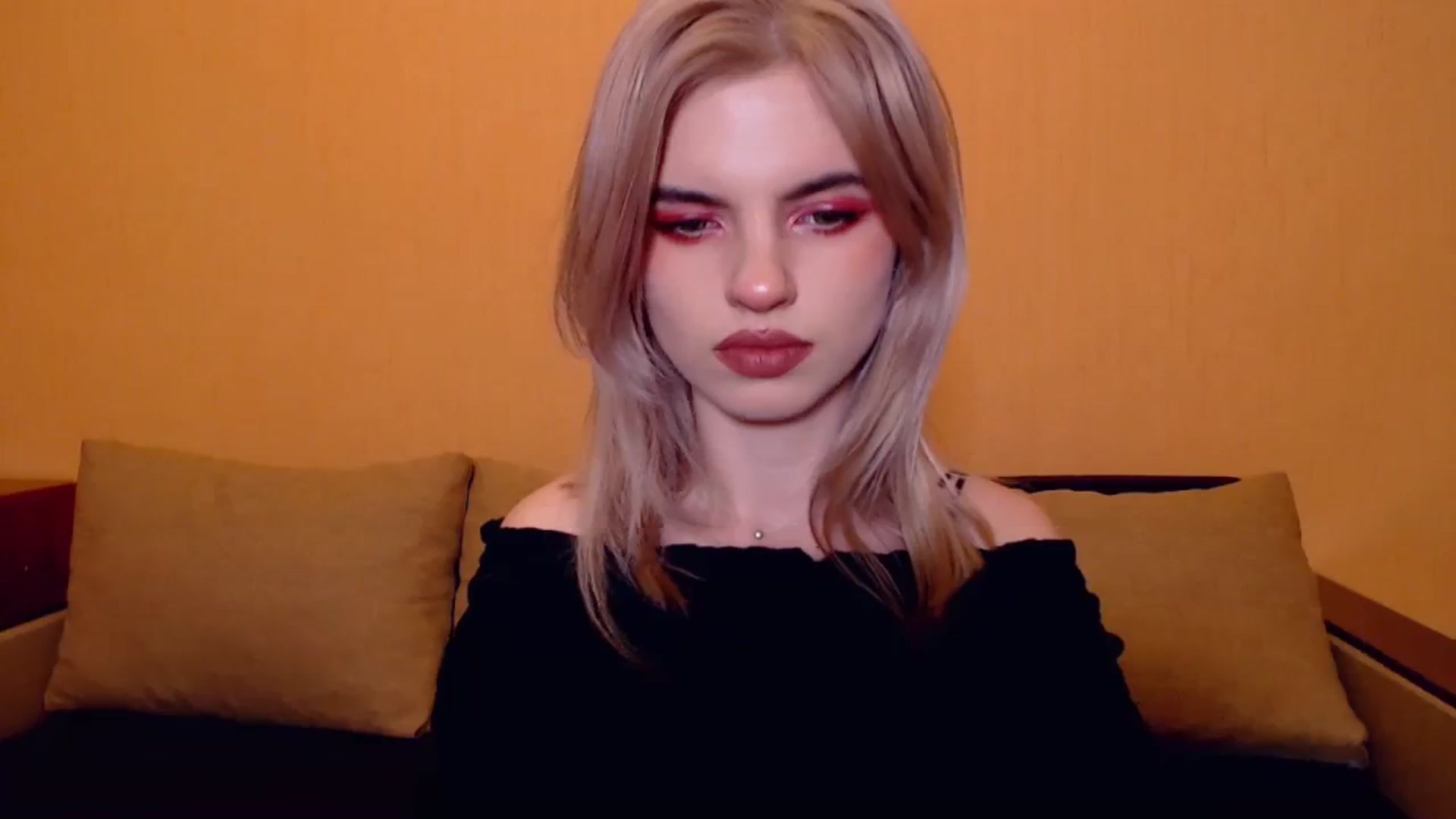 Gallery image thumbnail from Erineys's myfreecams stream on, 11/24/2023, 17:06 image 14 of 20