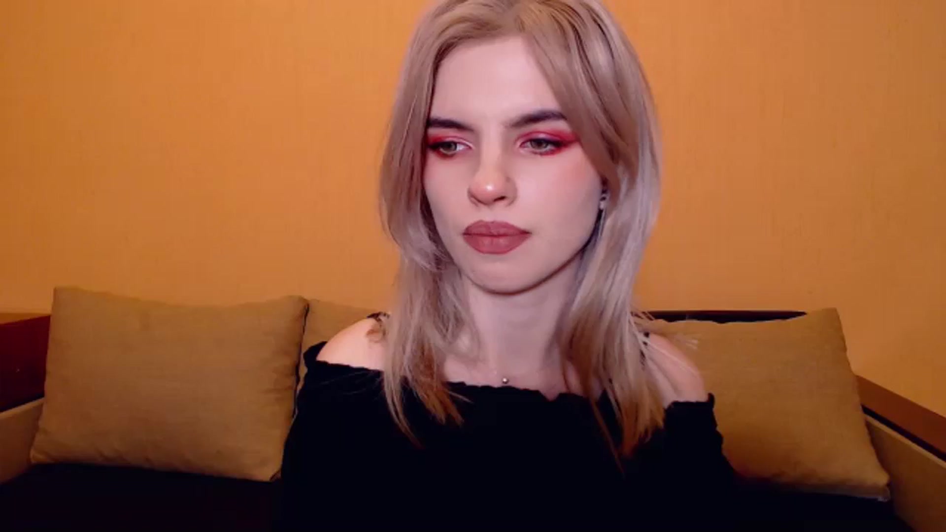 Gallery image thumbnail from Erineys's myfreecams stream on, 11/24/2023, 17:06 image 17 of 20