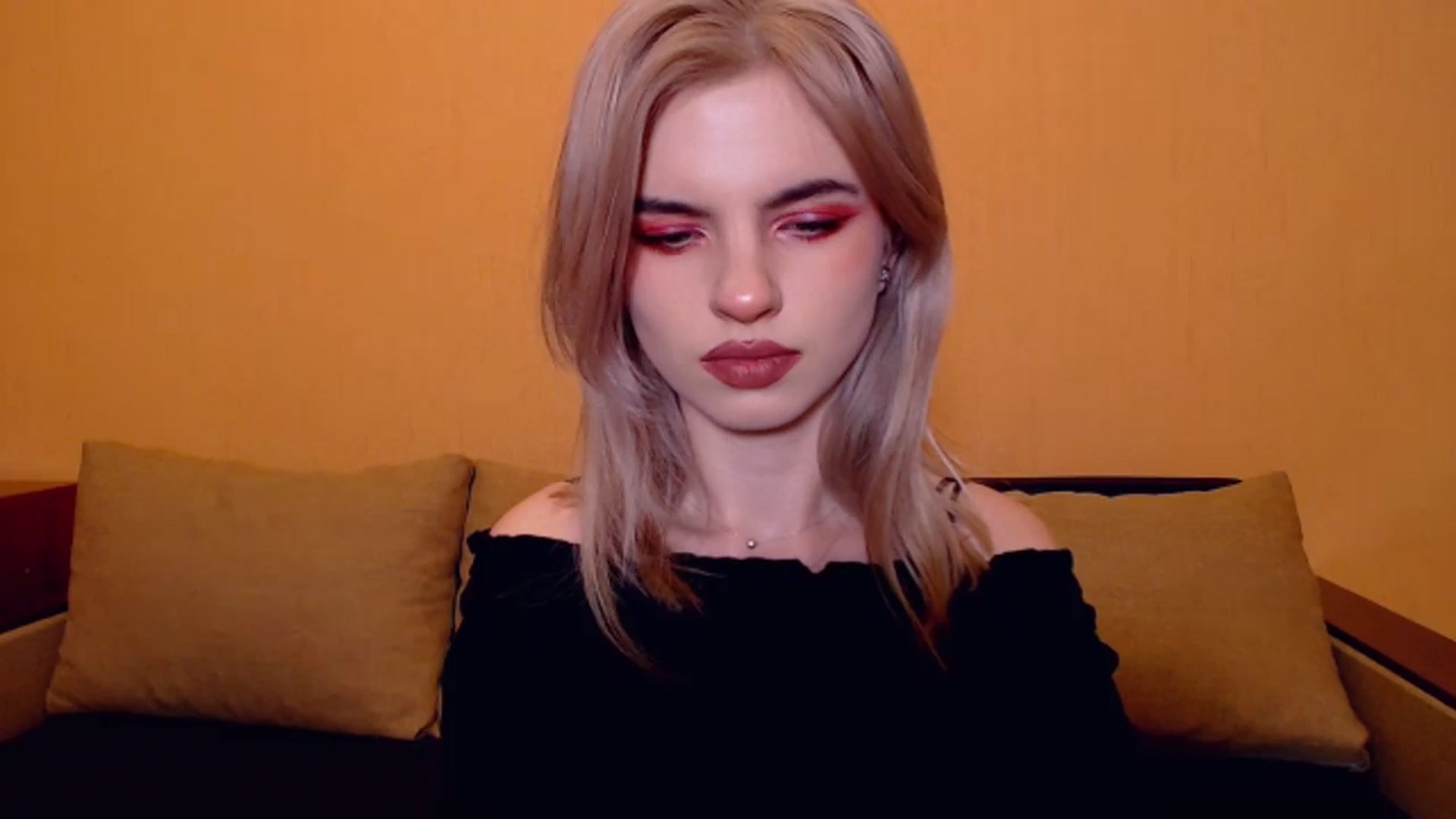 Gallery image thumbnail from Erineys's myfreecams stream on, 11/24/2023, 17:06 image 15 of 20