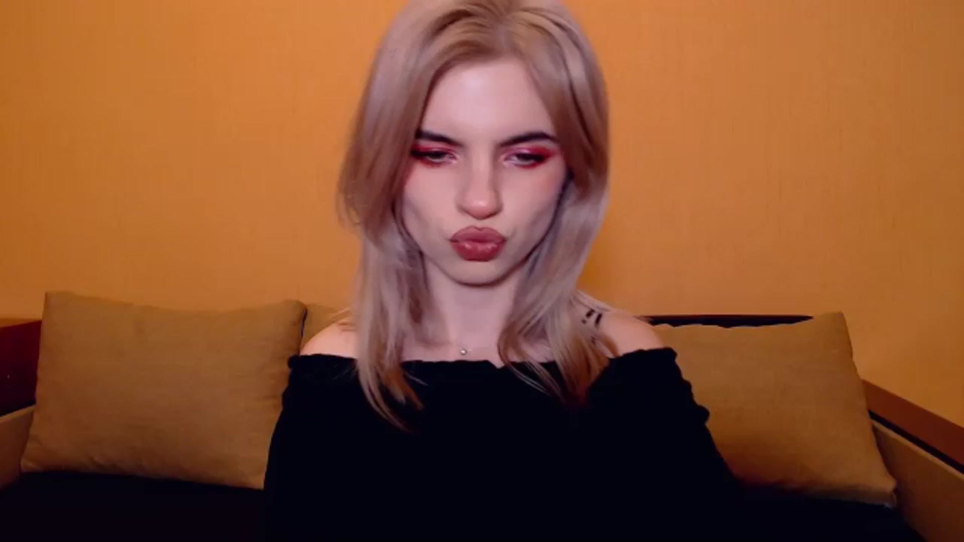 Gallery image thumbnail from Erineys's myfreecams stream on, 11/24/2023, 17:06 image 13 of 20