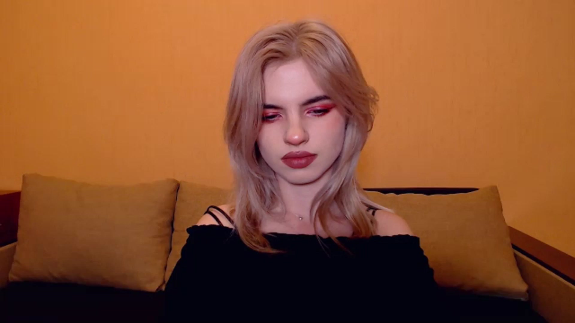 Gallery image thumbnail from Erineys's myfreecams stream on, 11/24/2023, 17:06 image 1 of 20
