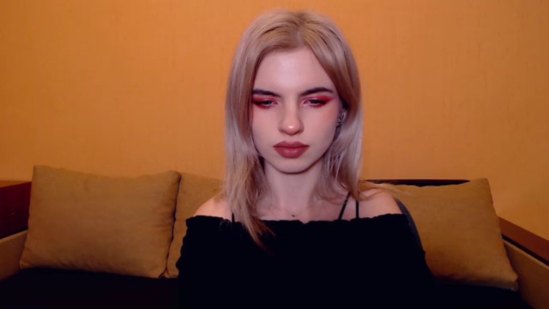 Gallery image thumbnail from Erineys's myfreecams stream on, 11/24/2023, 17:46 image 15 of 20