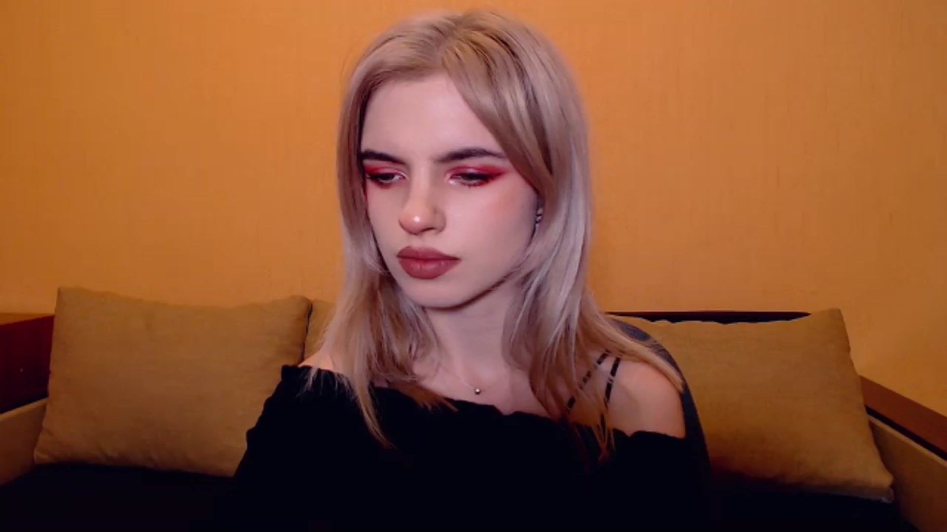 Gallery image thumbnail from Erineys's myfreecams stream on, 11/24/2023, 17:46 image 16 of 20