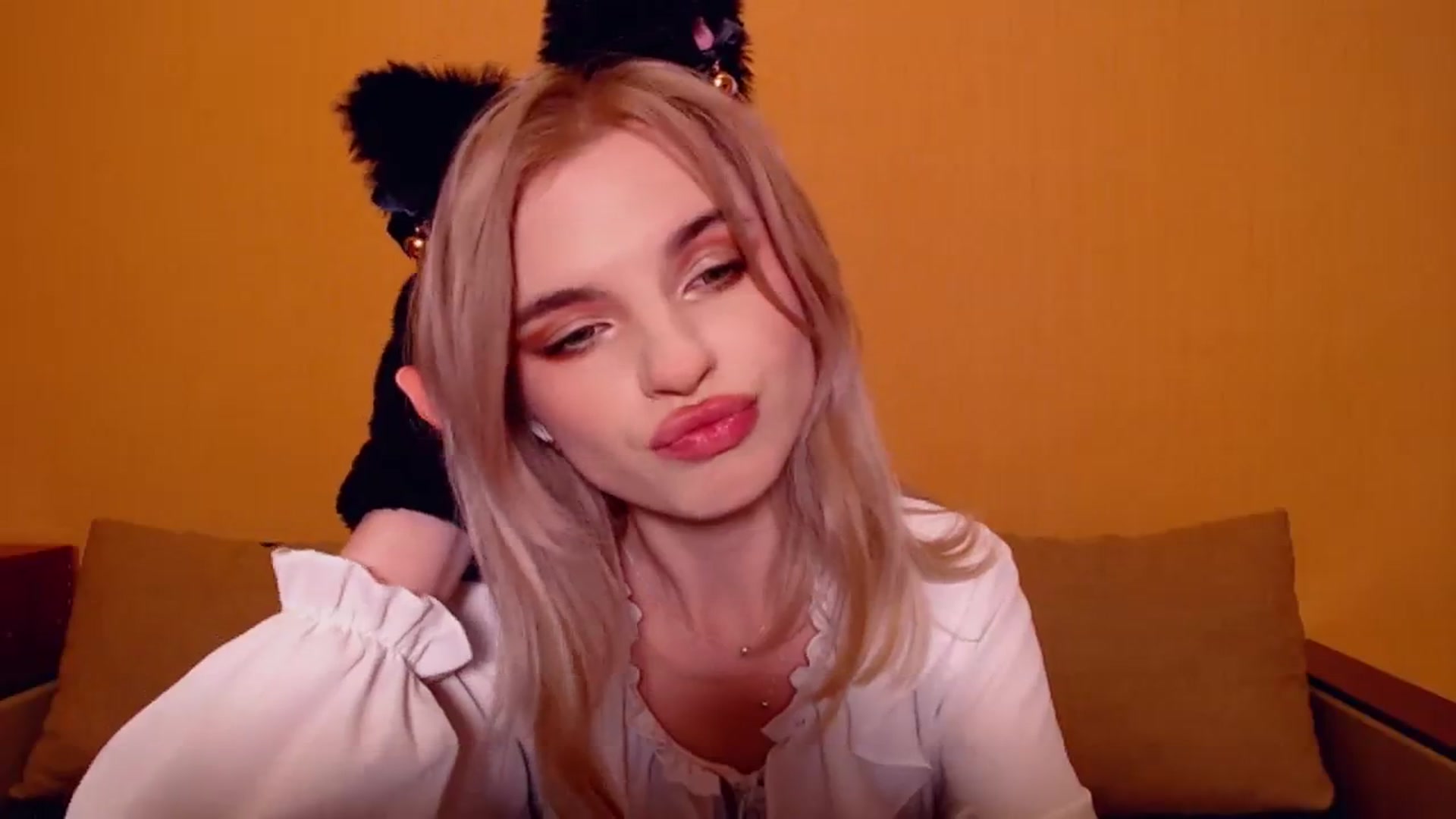 Gallery image thumbnail from Erineys's myfreecams stream on, 11/26/2023, 16:32 image 12 of 20
