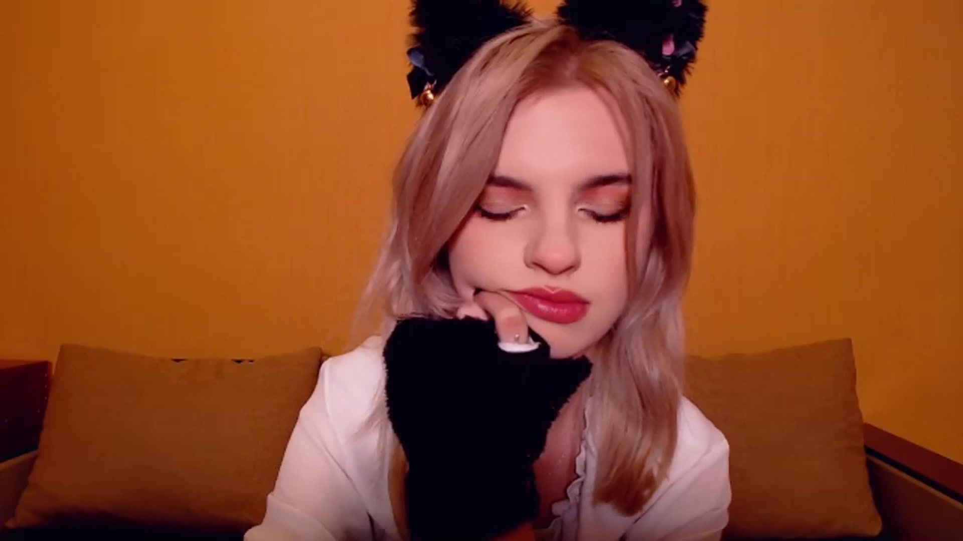 Gallery image thumbnail from Erineys's myfreecams stream on, 11/26/2023, 16:32 image 19 of 20