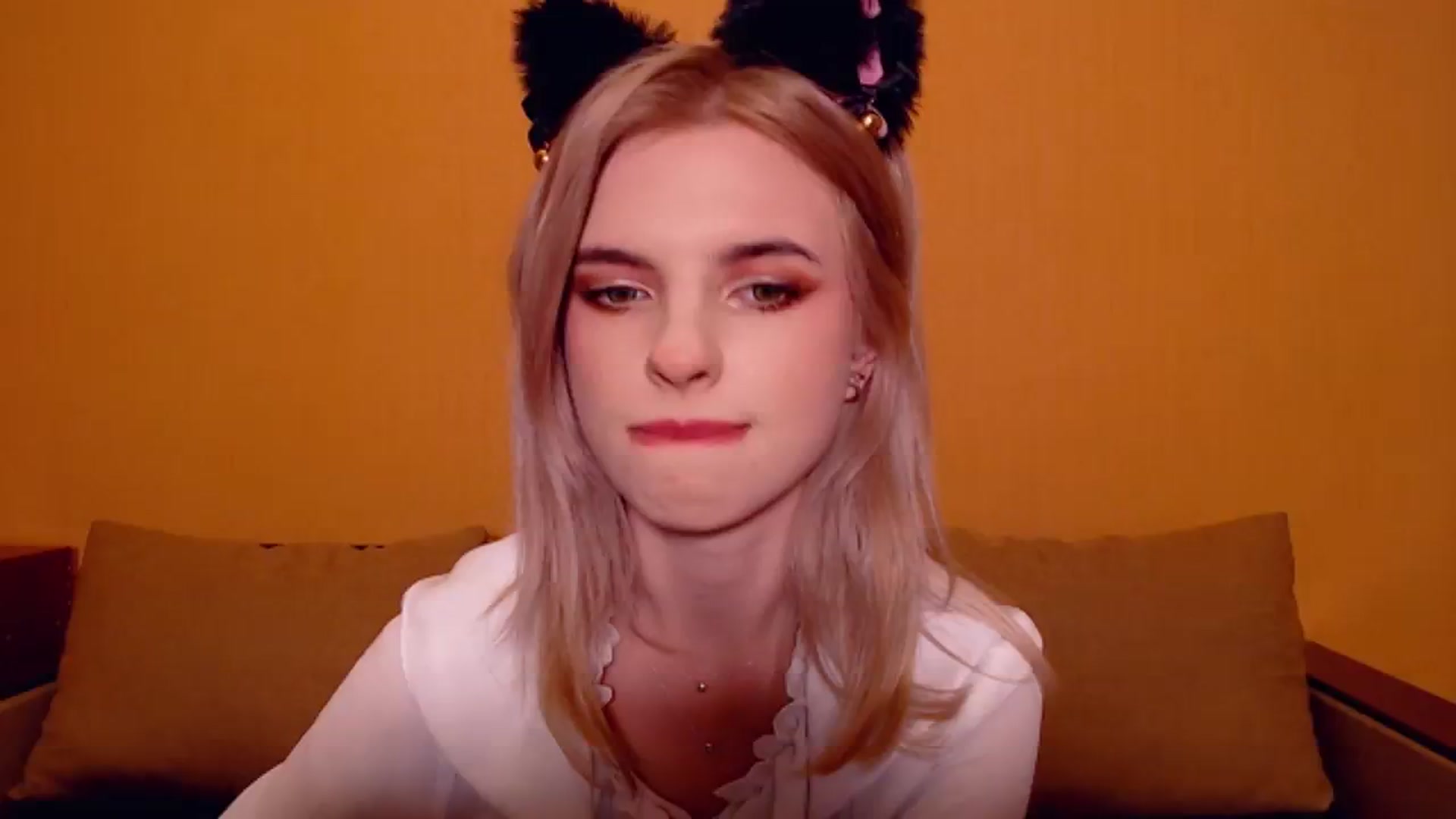Gallery image thumbnail from Erineys's myfreecams stream on, 11/26/2023, 16:32 image 14 of 20