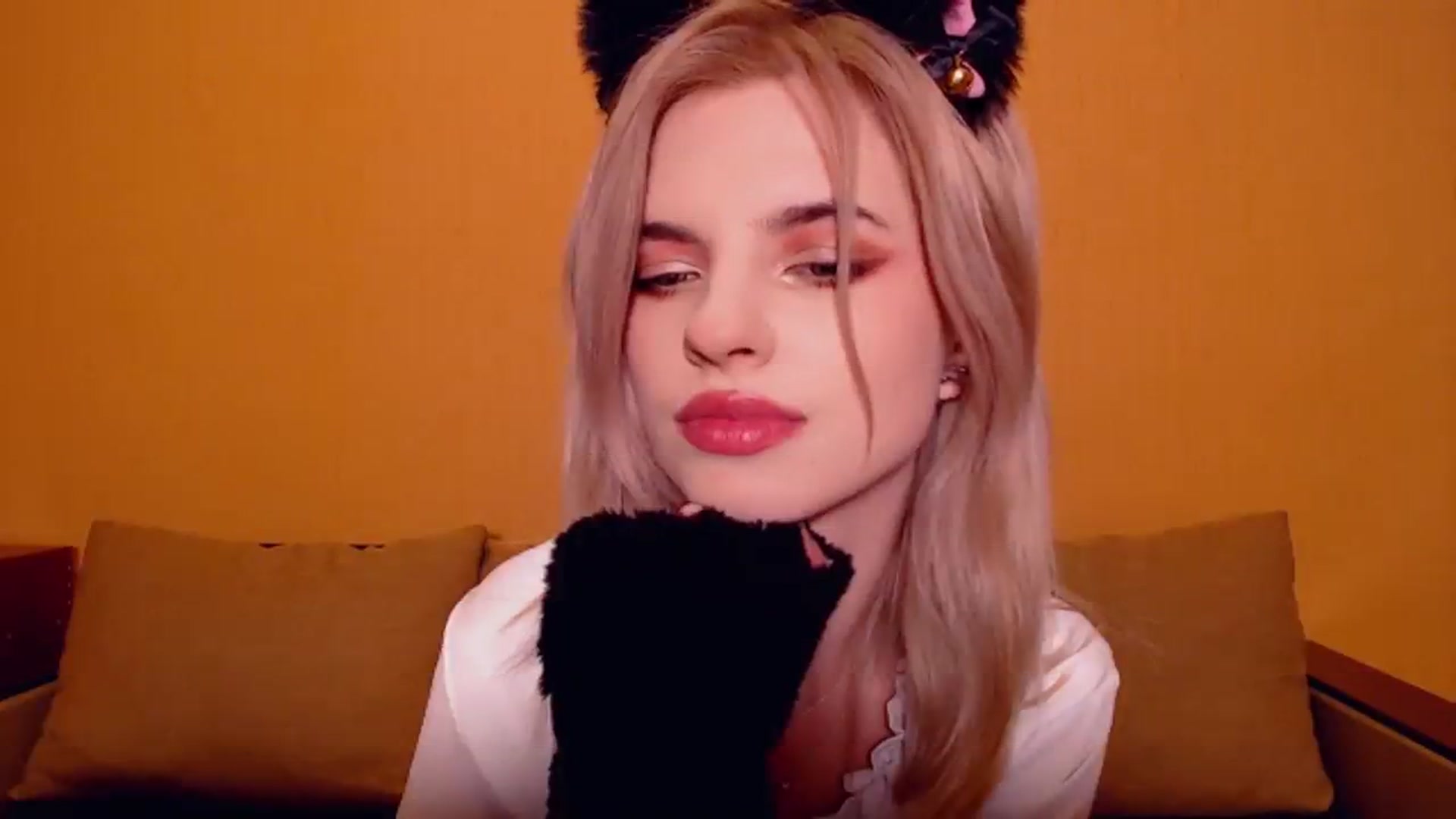 Gallery image thumbnail from Erineys's myfreecams stream on, 11/26/2023, 16:32 image 16 of 20