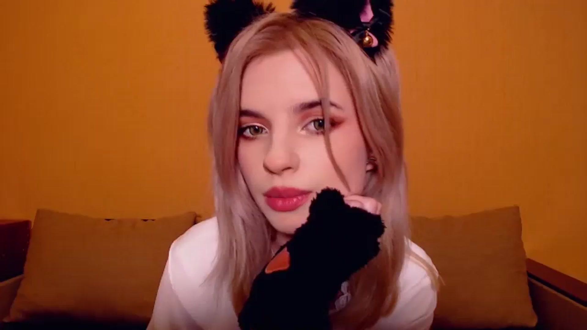 Gallery image thumbnail from Erineys's myfreecams stream on, 11/26/2023, 16:32 image 17 of 20