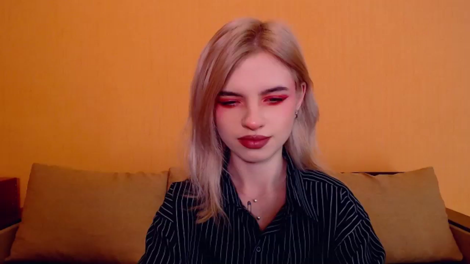 Gallery image thumbnail from Erineys's myfreecams stream on, 12/01/2023, 15:40 image 6 of 20