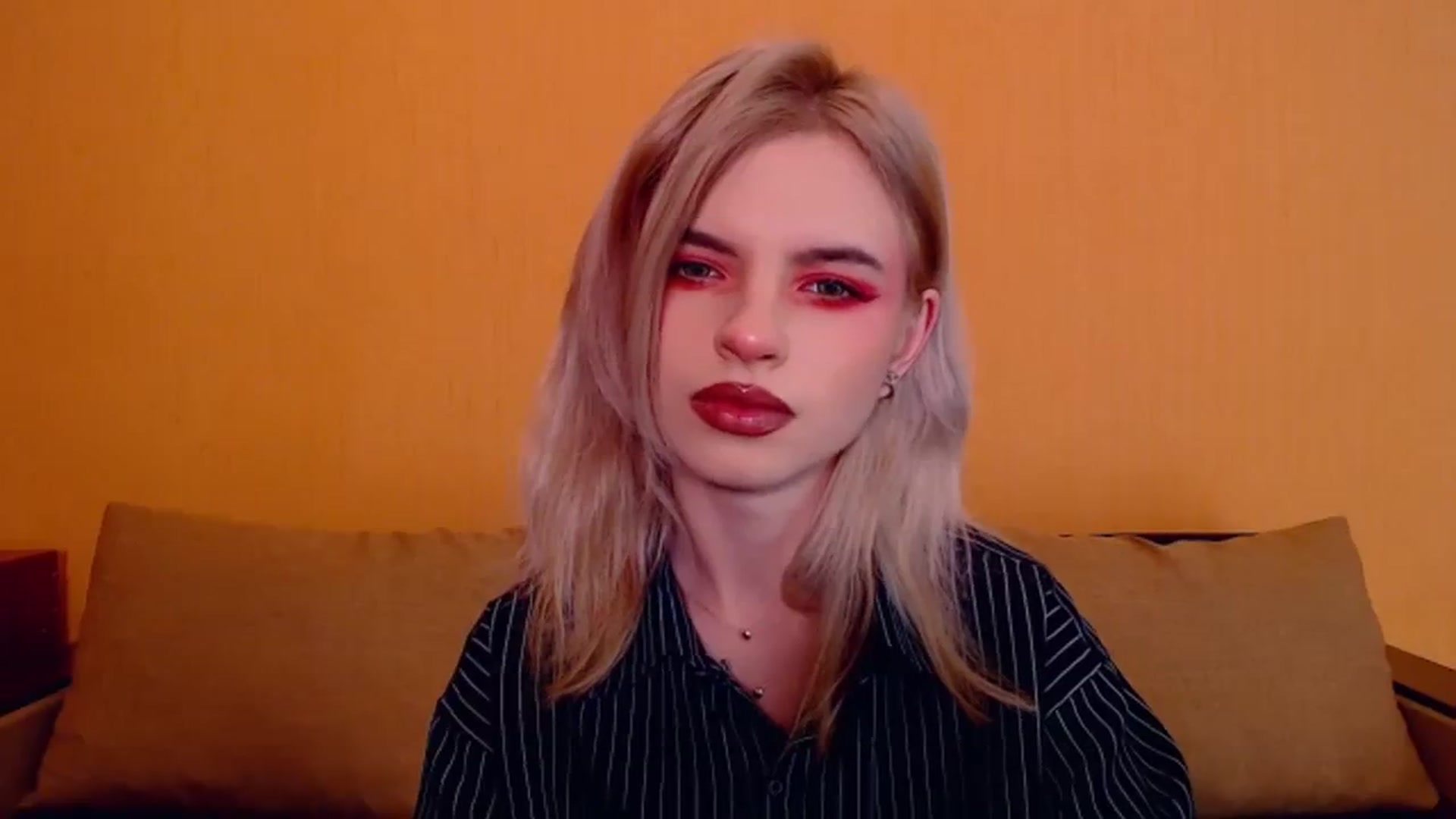 Gallery image thumbnail from Erineys's myfreecams stream on, 12/01/2023, 15:40 image 17 of 20