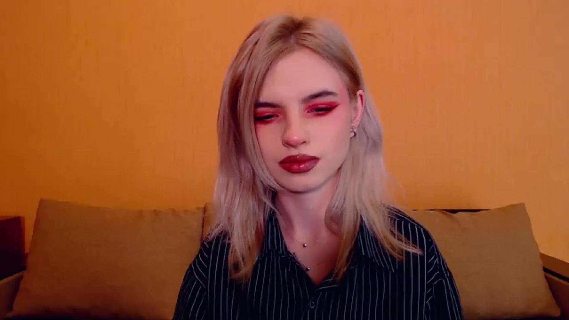 Gallery image thumbnail from Erineys's myfreecams stream on, 12/01/2023, 15:40 image 13 of 20