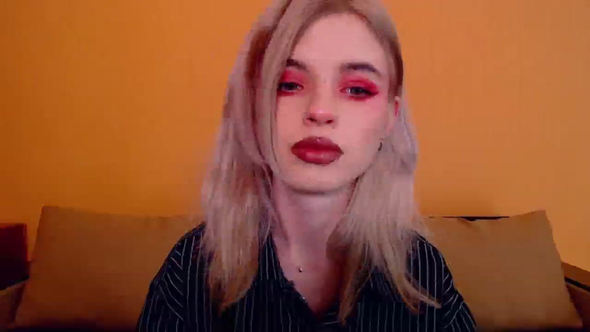 Gallery image thumbnail from Erineys's myfreecams stream on, 12/01/2023, 15:40 image 18 of 20