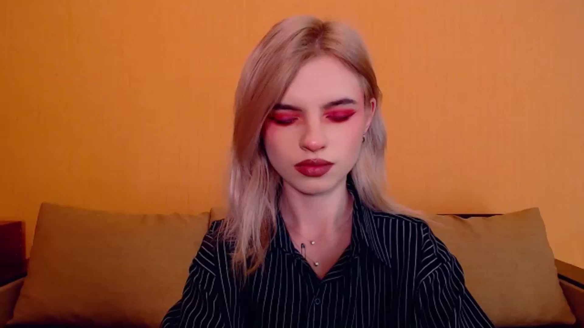 Gallery image thumbnail from Erineys's myfreecams stream on, 12/01/2023, 15:40 image 2 of 20