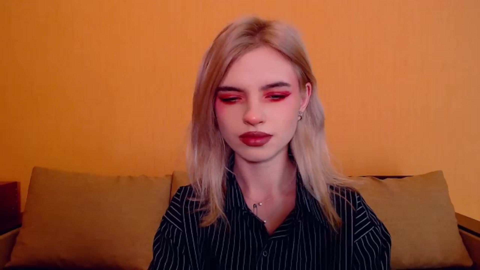 Gallery image thumbnail from Erineys's myfreecams stream on, 12/01/2023, 15:40 image 5 of 20