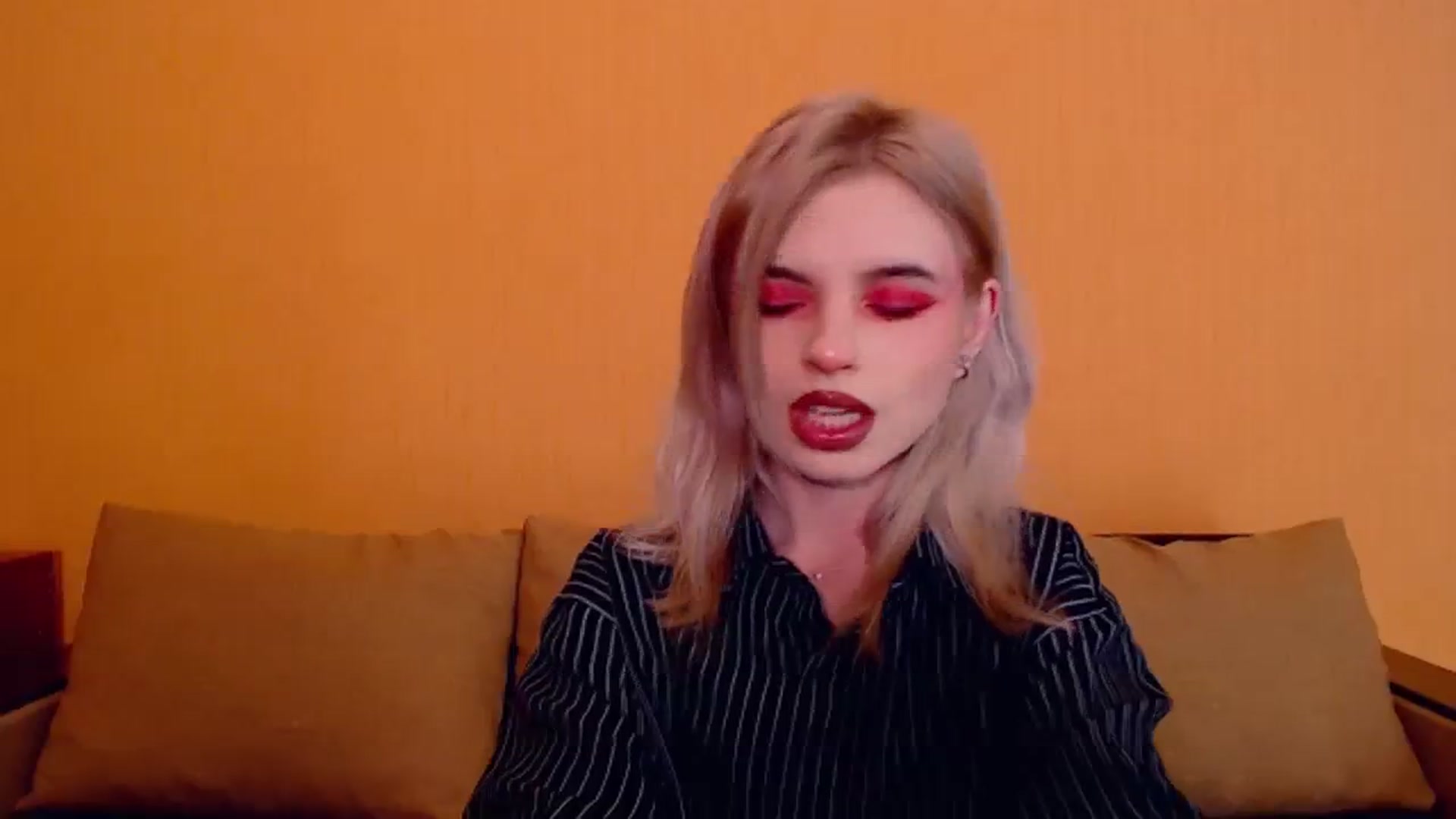 Gallery image thumbnail from Erineys's myfreecams stream on, 12/01/2023, 15:40 image 11 of 20