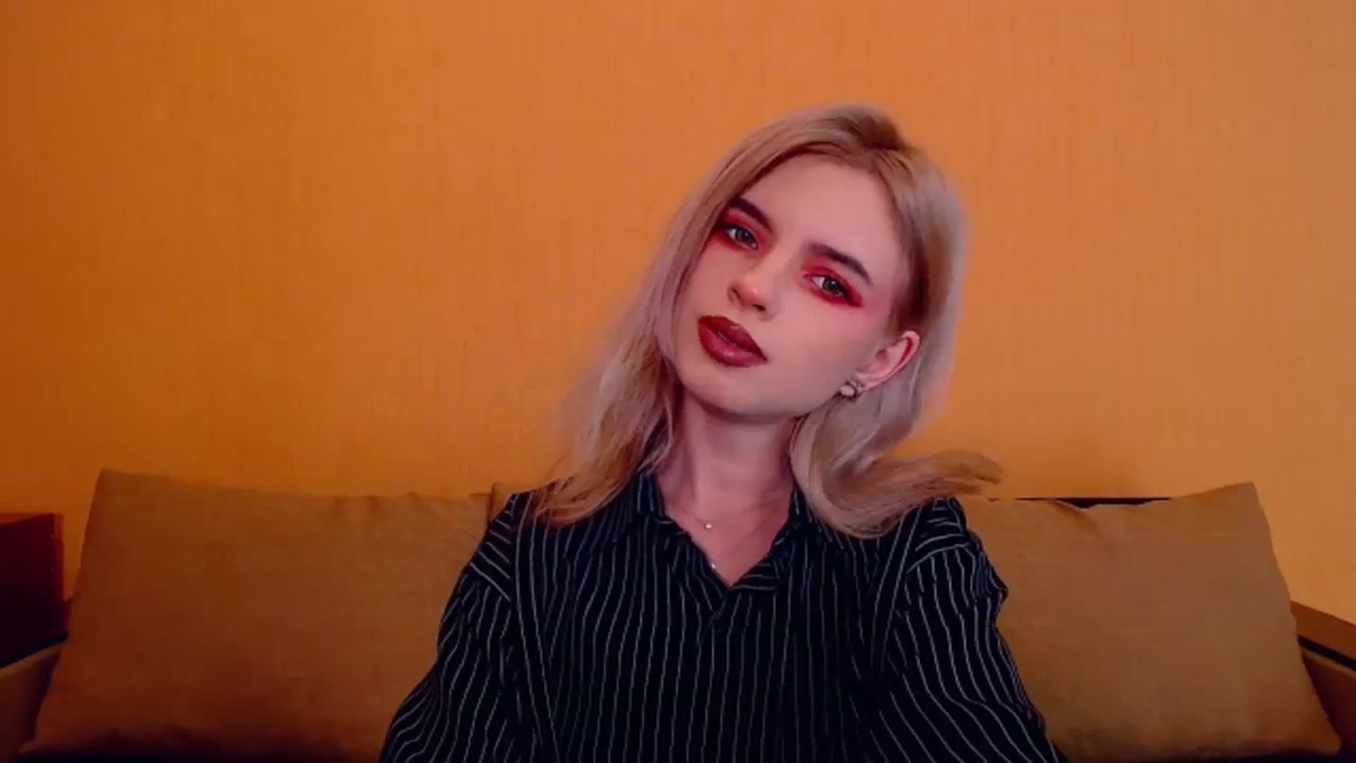 Gallery image thumbnail from Erineys's myfreecams stream on, 12/01/2023, 15:40 image 19 of 20