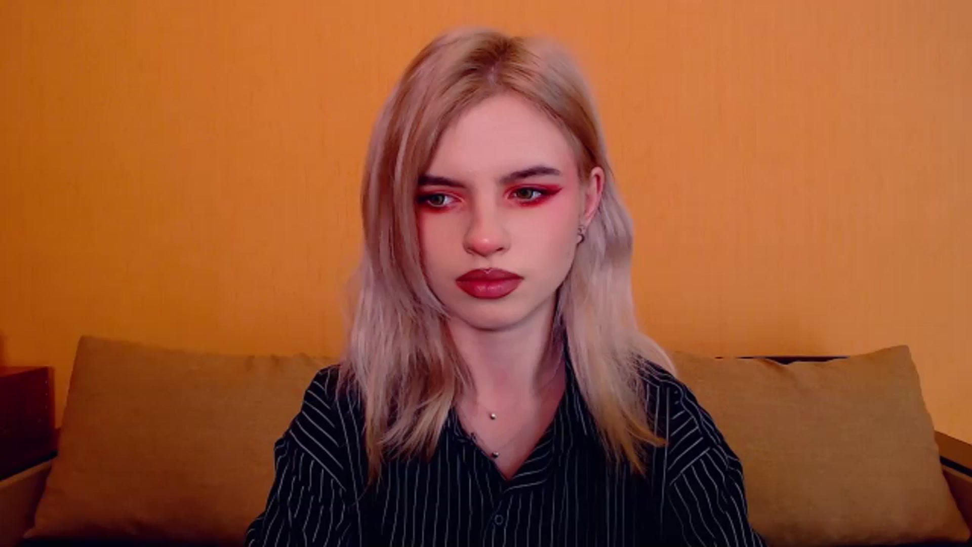 Gallery image thumbnail from Erineys's myfreecams stream on, 12/01/2023, 16:16 image 17 of 20