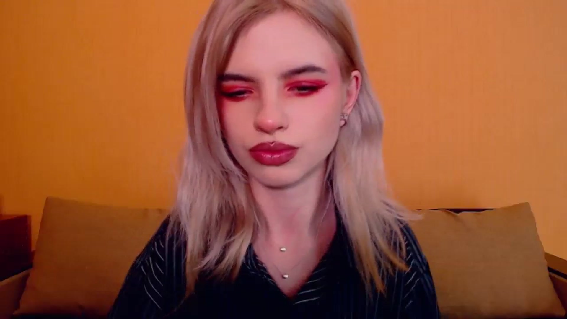 Gallery image thumbnail from Erineys's myfreecams stream on, 12/01/2023, 16:16 image 10 of 20