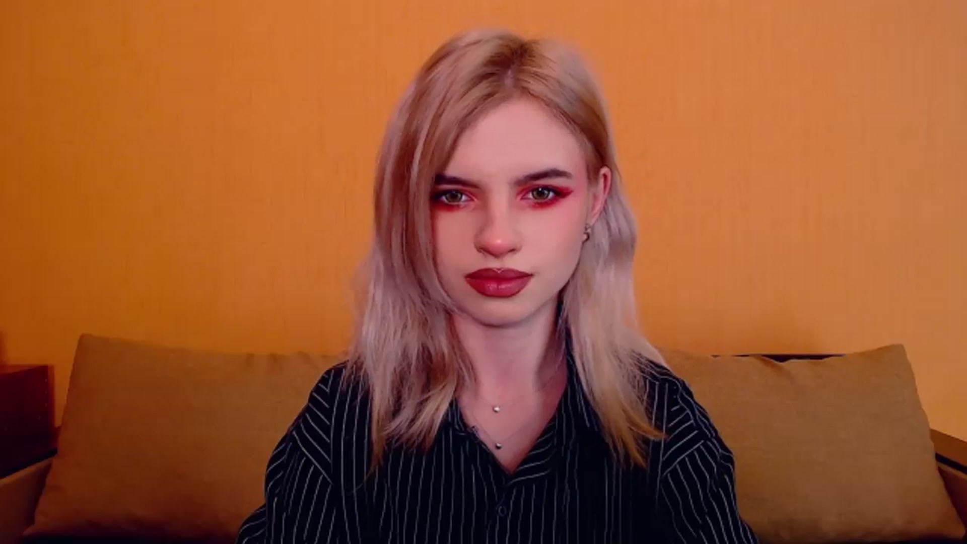 Gallery image thumbnail from Erineys's myfreecams stream on, 12/01/2023, 16:16 image 18 of 20