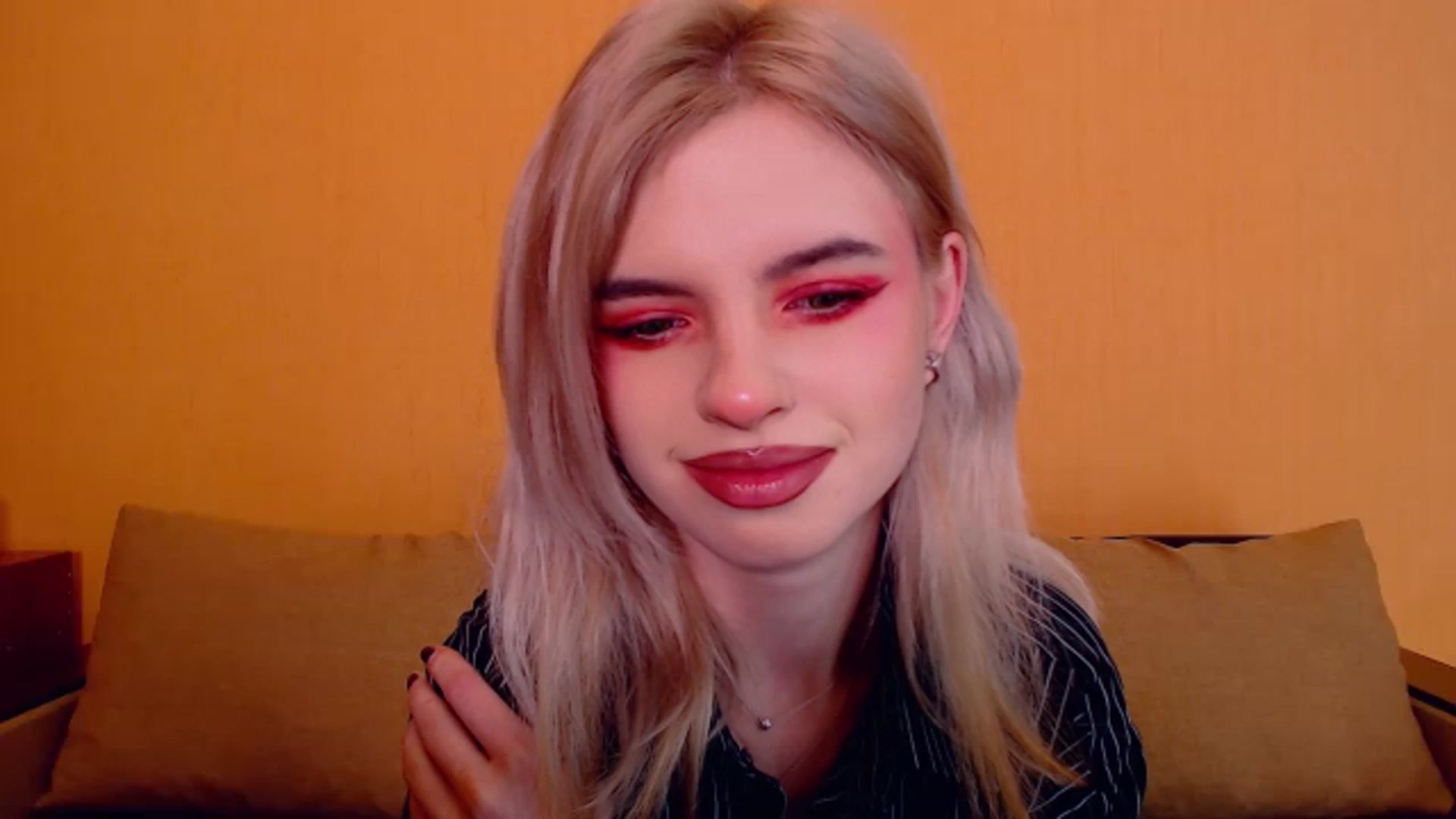 Gallery image thumbnail from Erineys's myfreecams stream on, 12/01/2023, 16:16 image 19 of 20