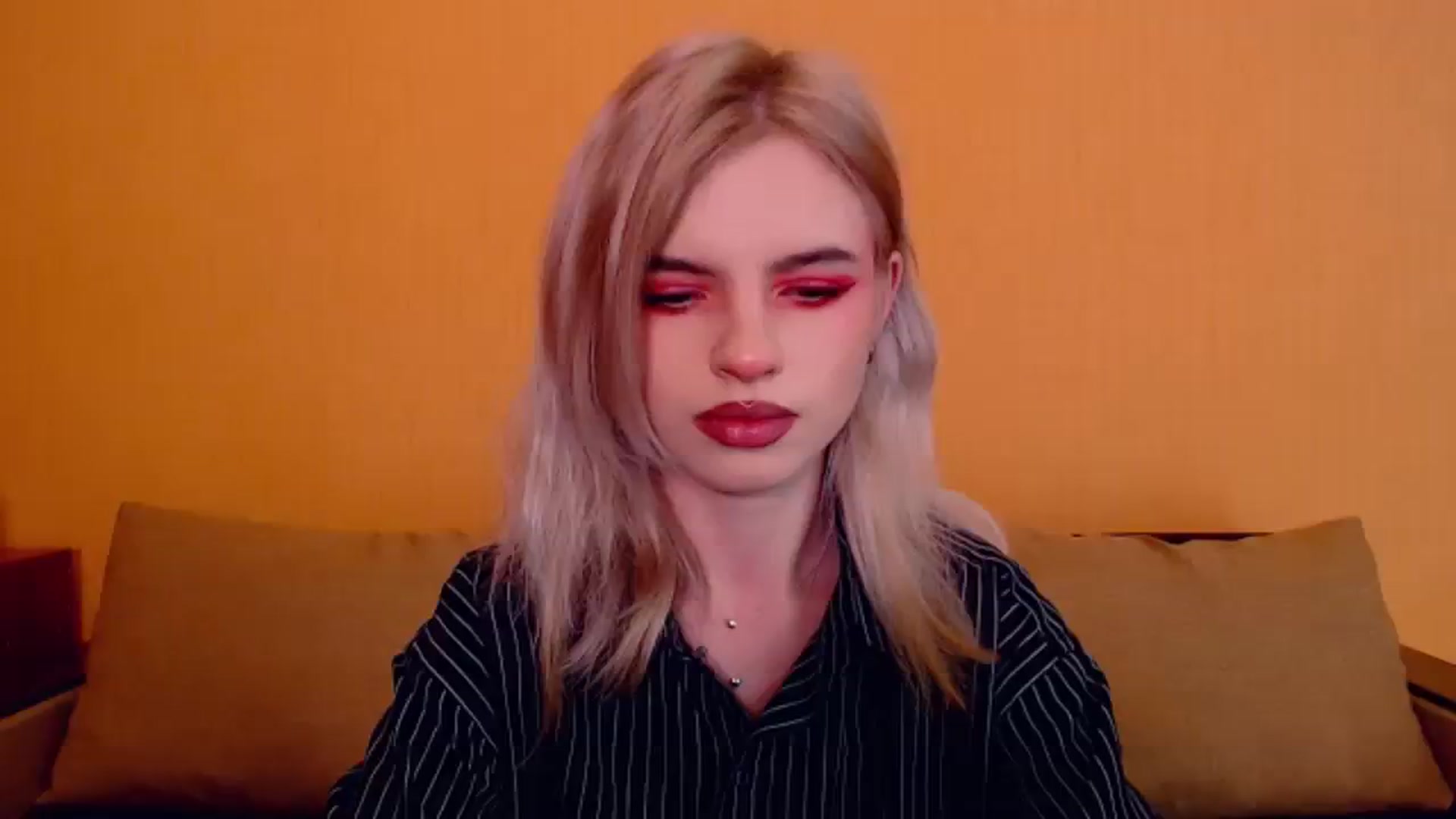 Gallery image thumbnail from Erineys's myfreecams stream on, 12/01/2023, 16:16 image 16 of 20
