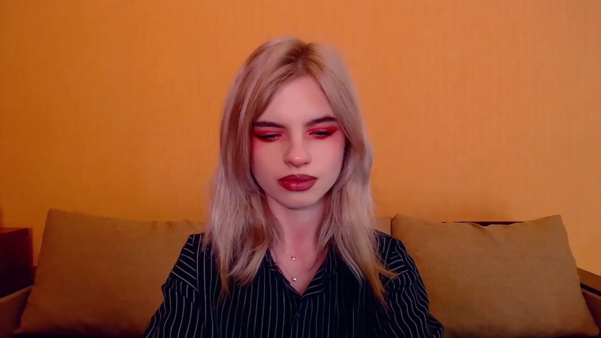 Gallery image thumbnail from Erineys's myfreecams stream on, 12/01/2023, 16:16 image 5 of 20