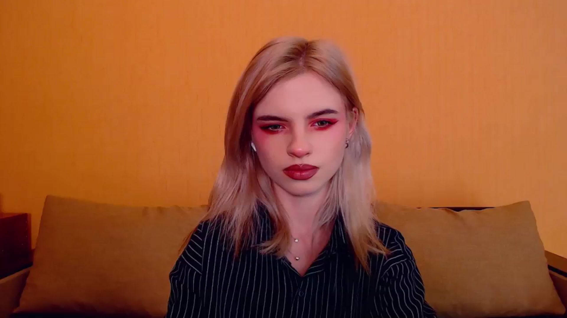 Gallery image thumbnail from Erineys's myfreecams stream on, 12/01/2023, 16:16 image 1 of 20