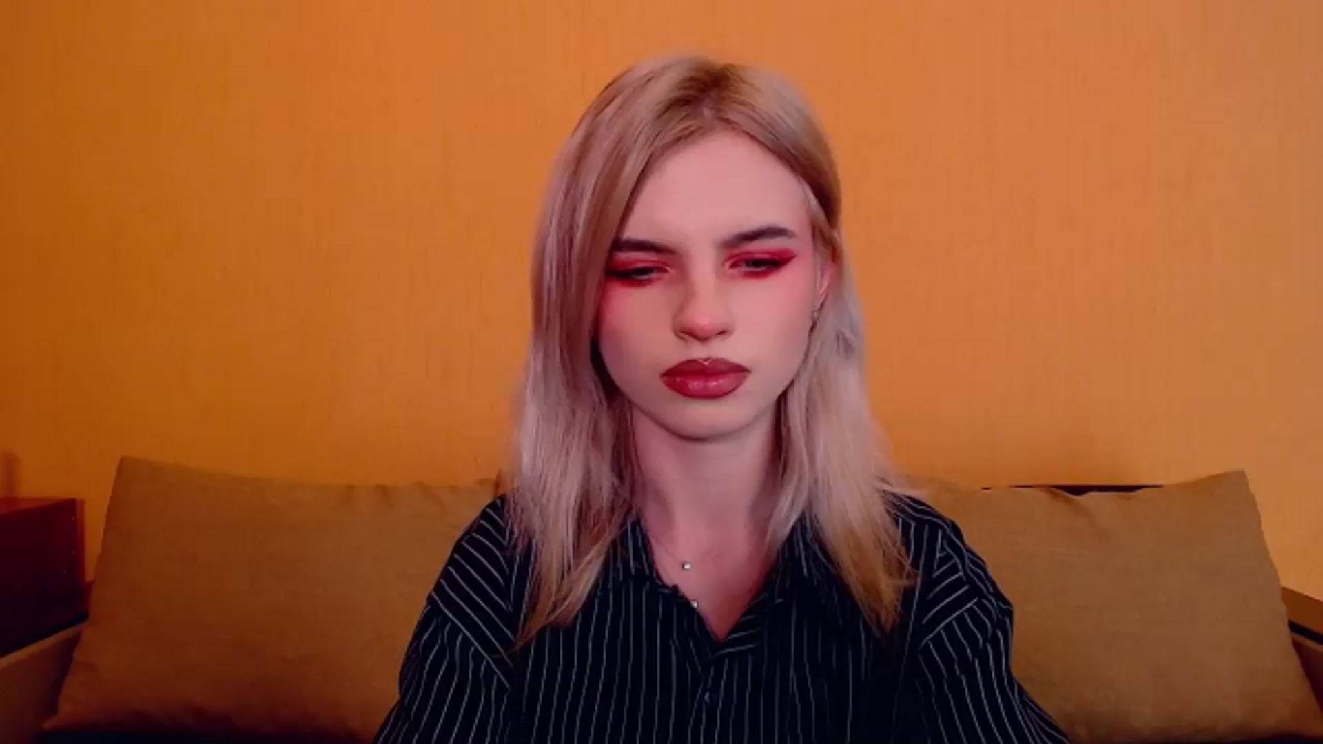 Gallery image thumbnail from Erineys's myfreecams stream on, 12/01/2023, 17:32 image 8 of 20