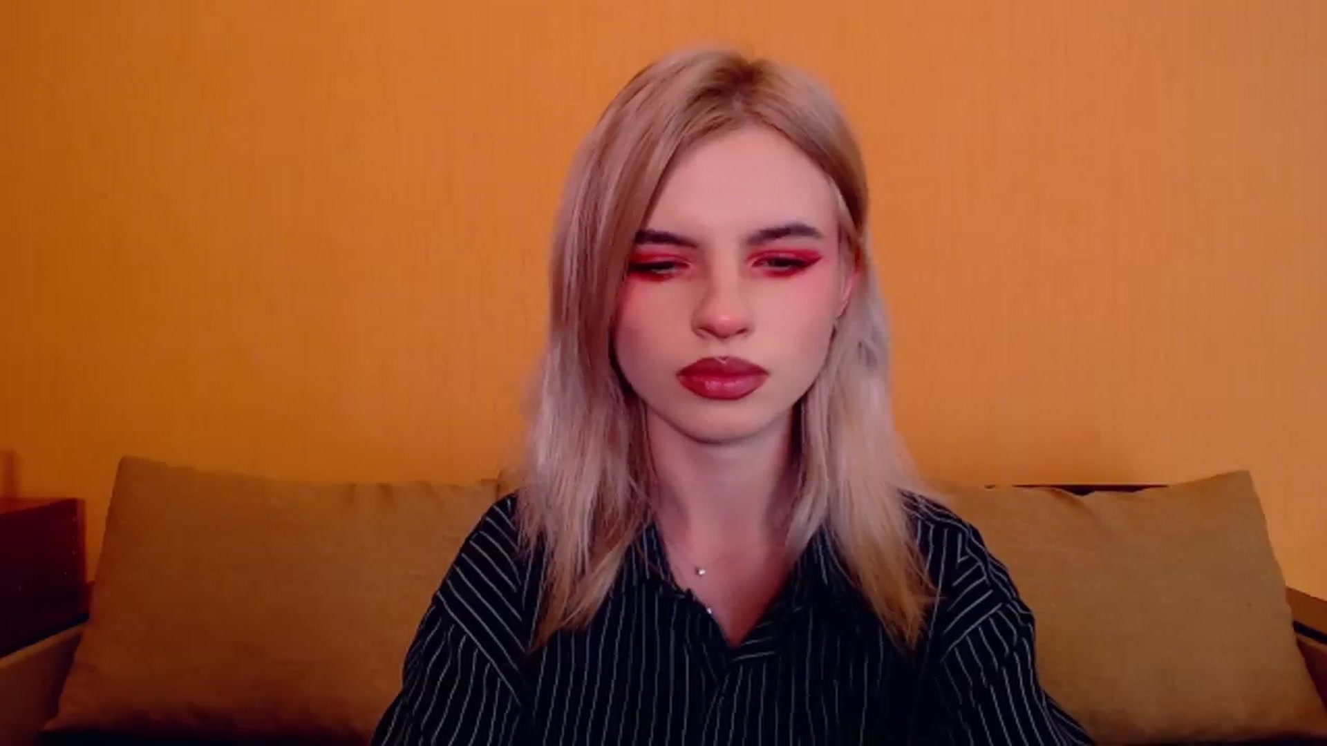 Gallery image thumbnail from Erineys's myfreecams stream on, 12/01/2023, 17:32 image 5 of 20