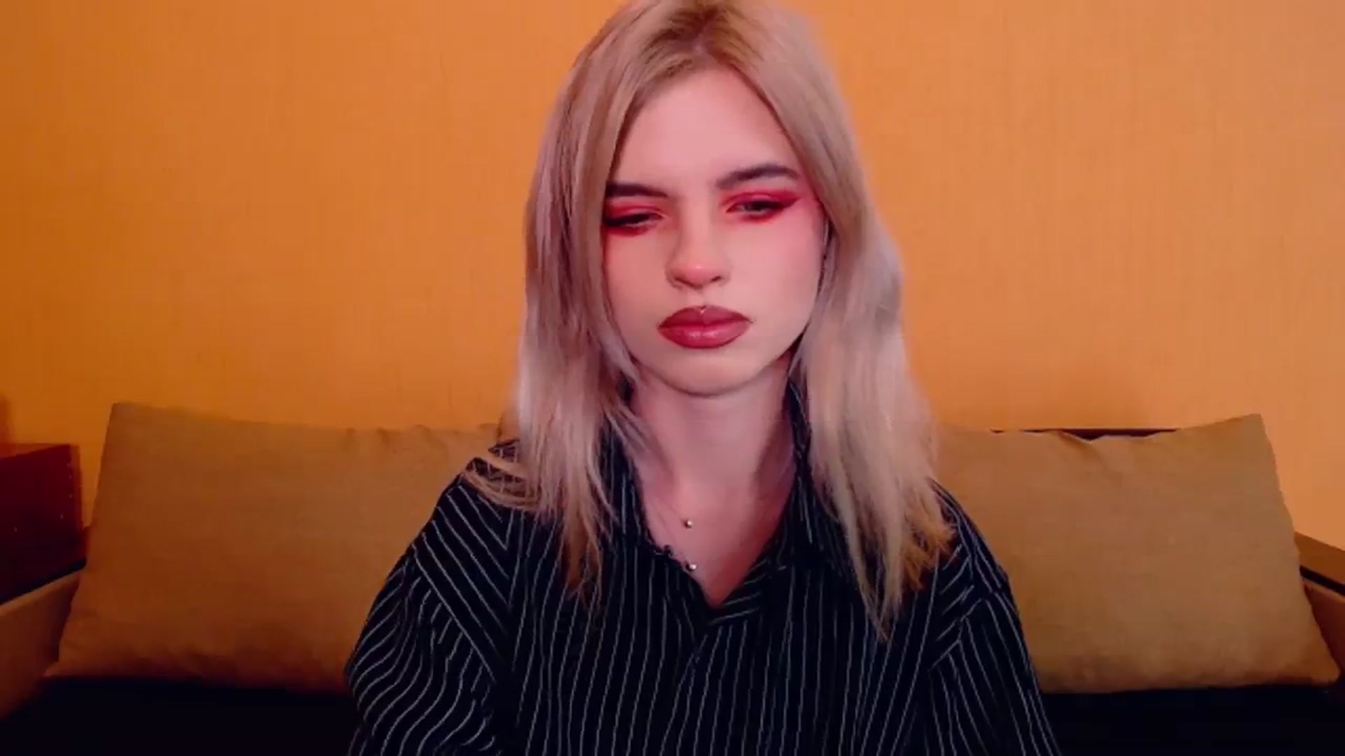 Gallery image thumbnail from Erineys's myfreecams stream on, 12/01/2023, 17:32 image 15 of 20