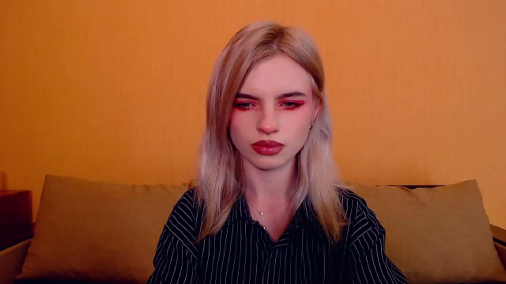 Gallery image thumbnail from Erineys's myfreecams stream on, 12/01/2023, 17:32 image 9 of 20